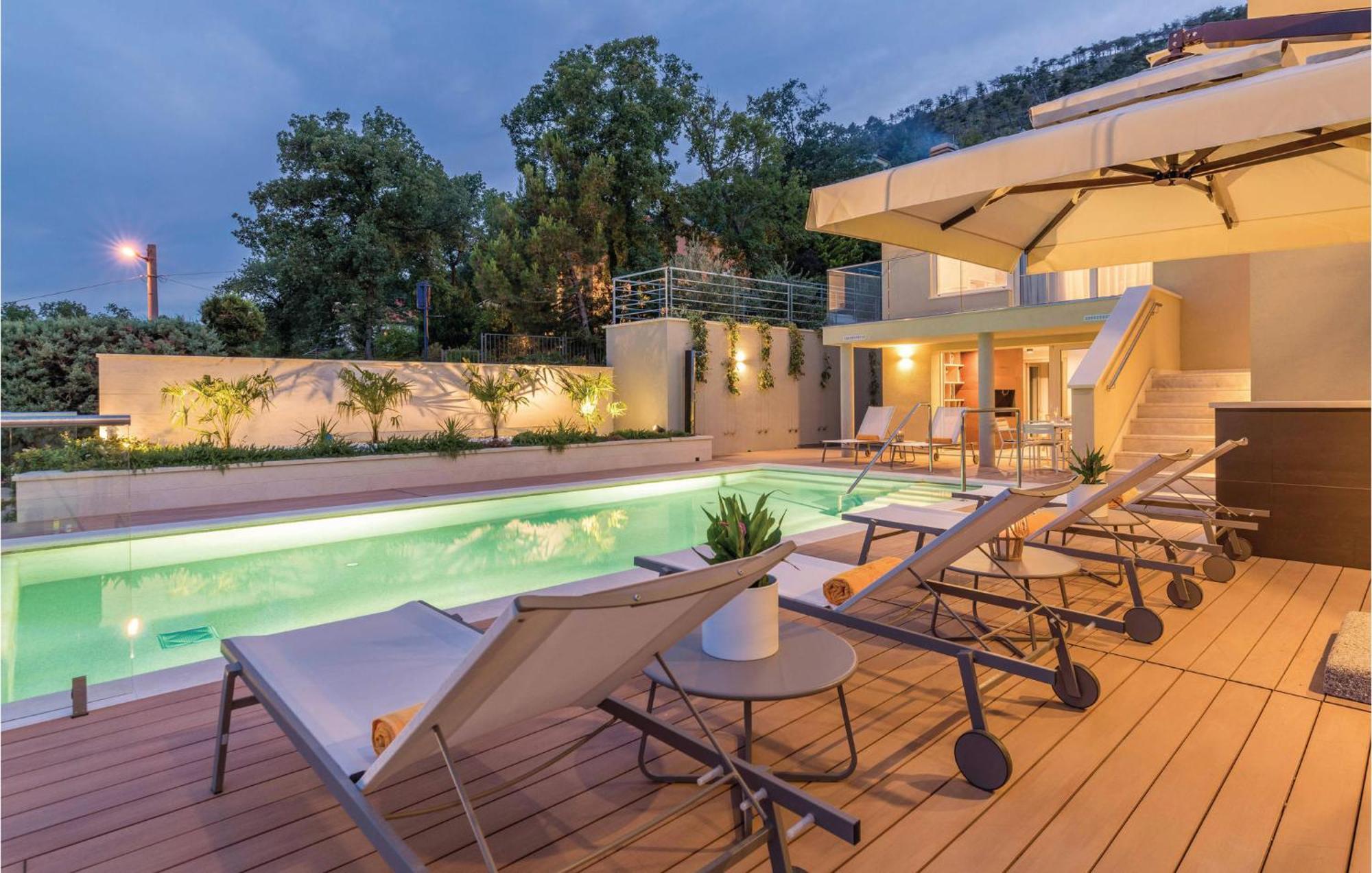 Nice Apartment In Plomin With Jacuzzi 外观 照片
