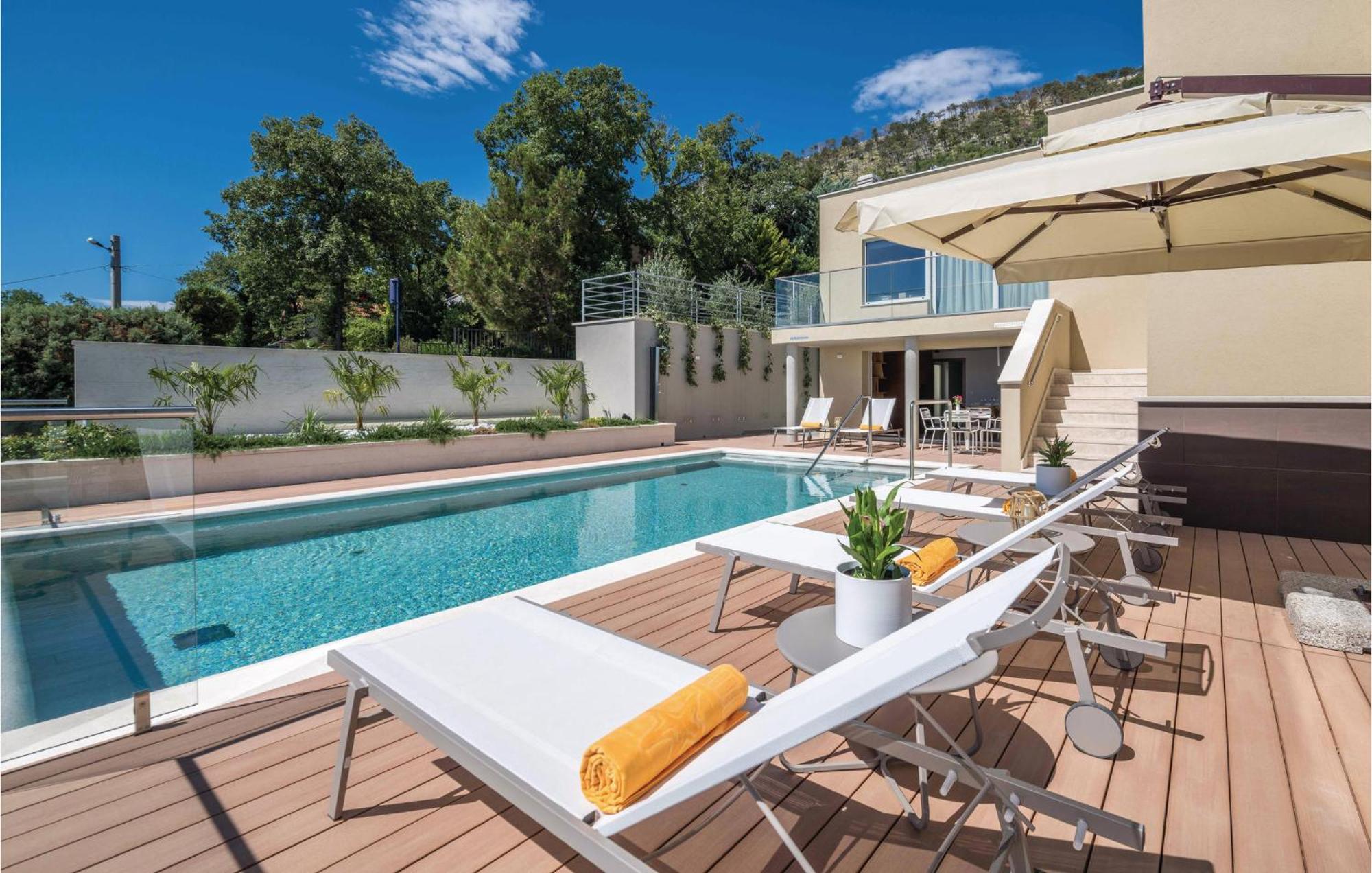 Nice Apartment In Plomin With Jacuzzi 外观 照片