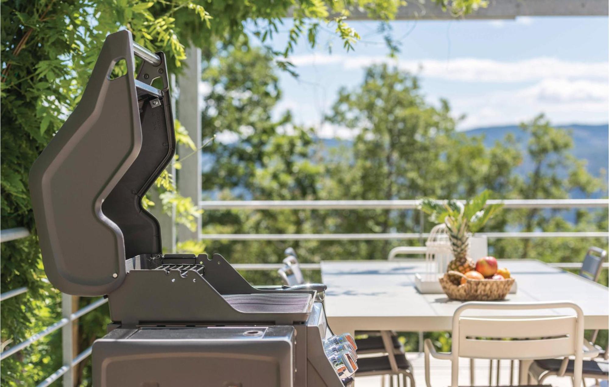 Nice Apartment In Plomin With Jacuzzi 外观 照片