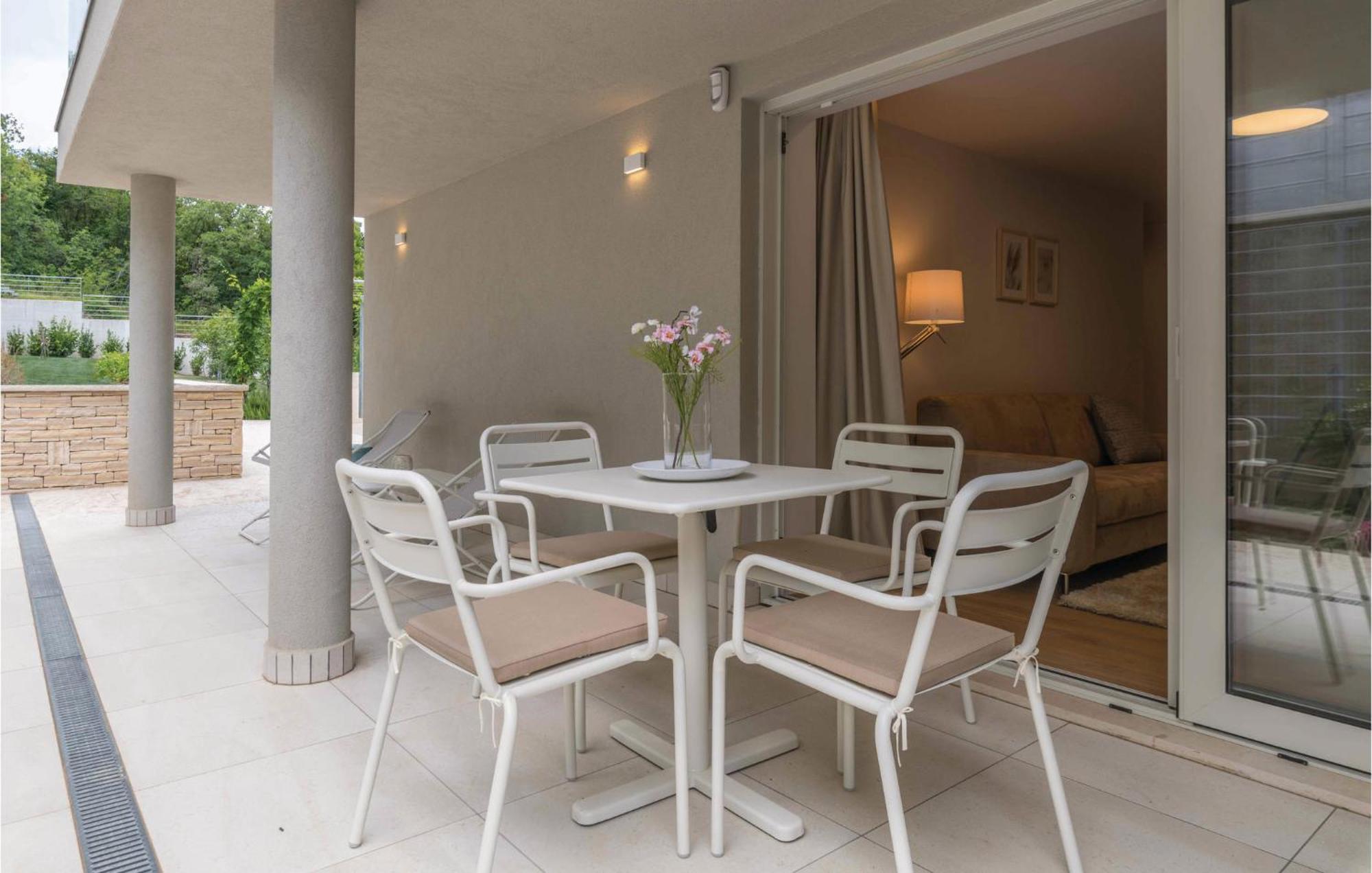 Nice Apartment In Plomin With Jacuzzi 外观 照片