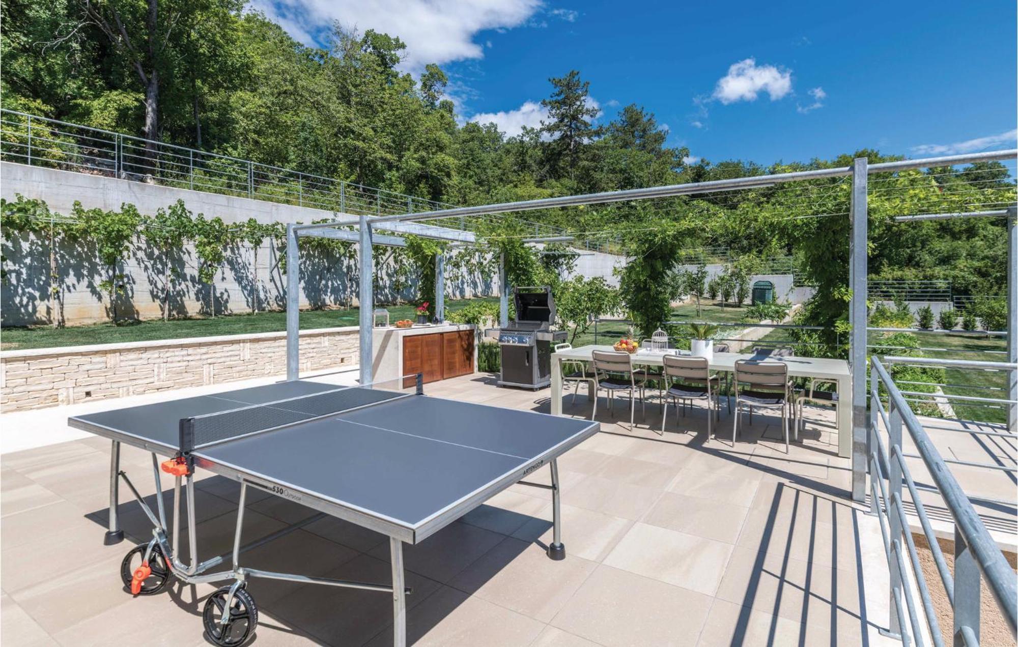 Nice Apartment In Plomin With Jacuzzi 外观 照片